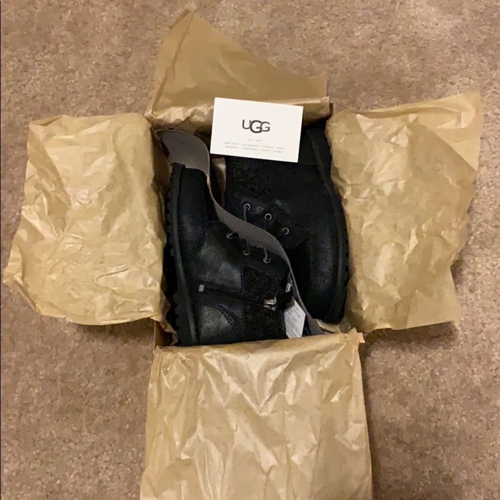 UGG - Picture 7 of 8